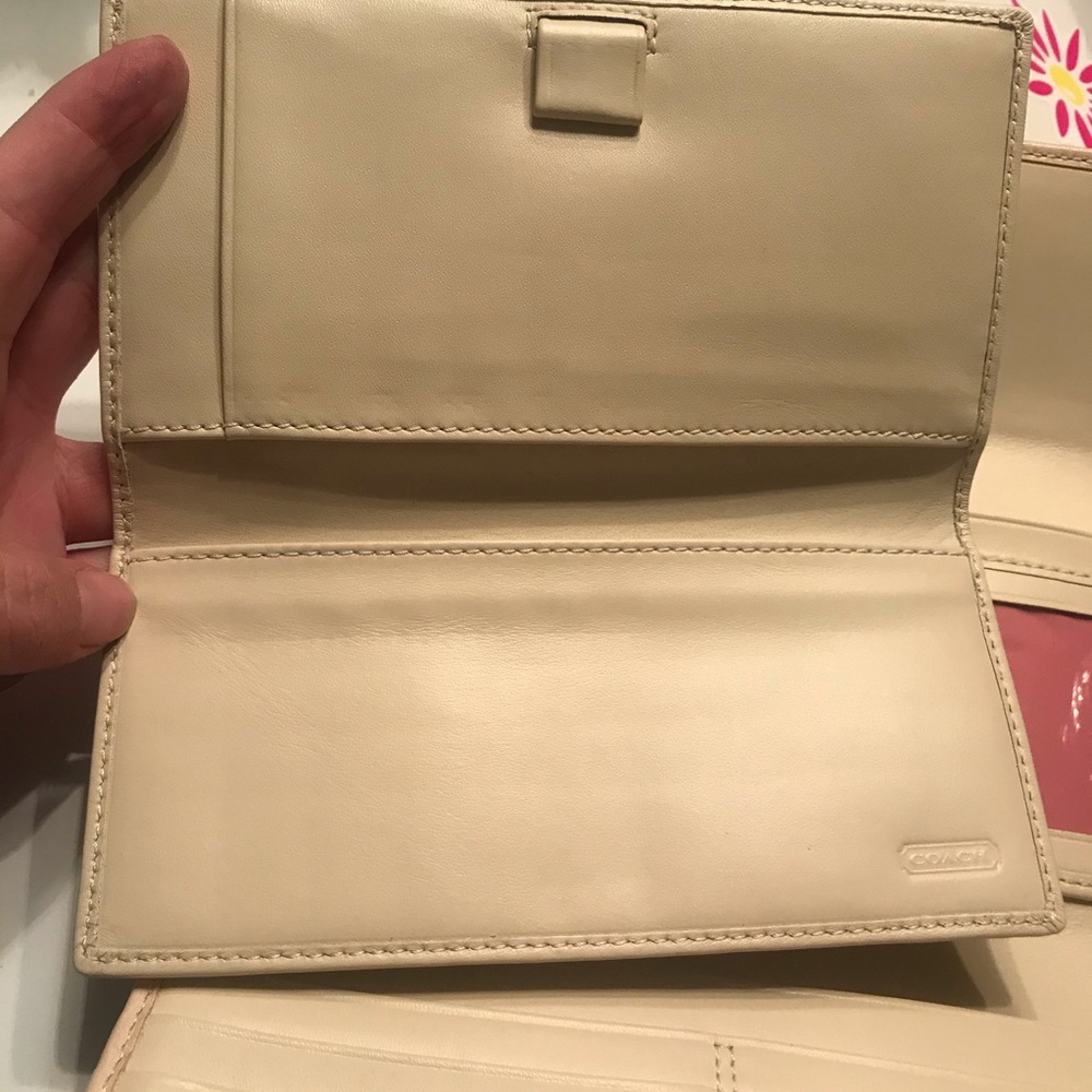 Coach Cream Leather Wallet - Picture 4 of 8